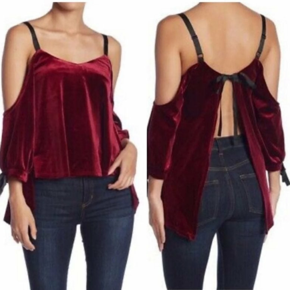 Romeo & Juliet Couture Medium Red Velvet Shoulderless  Open Back Top
